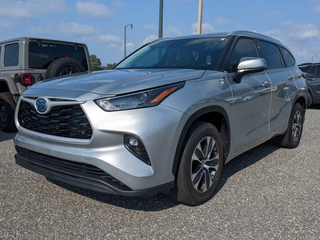 used 2022 Toyota Highlander car, priced at $34,900