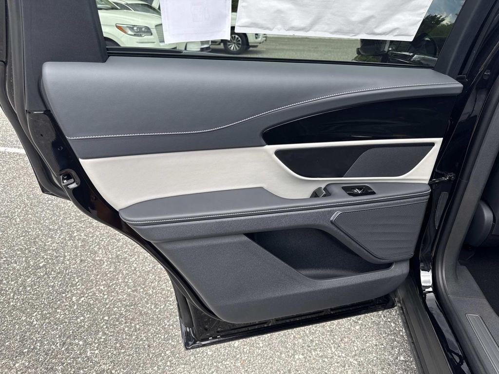 new 2025 Lincoln Nautilus car, priced at $56,285