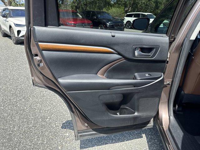 used 2018 Toyota Highlander car, priced at $28,900