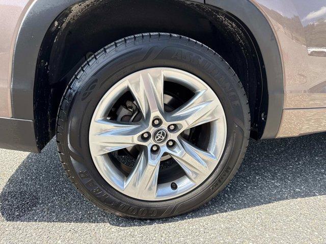 used 2018 Toyota Highlander car, priced at $28,900