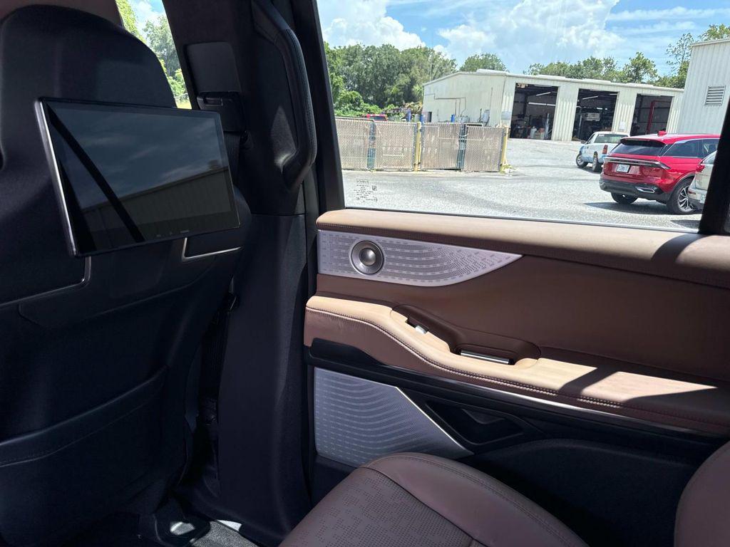 new 2025 Lincoln Navigator car, priced at $121,190