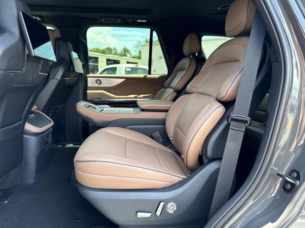 new 2025 Lincoln Navigator car, priced at $121,190