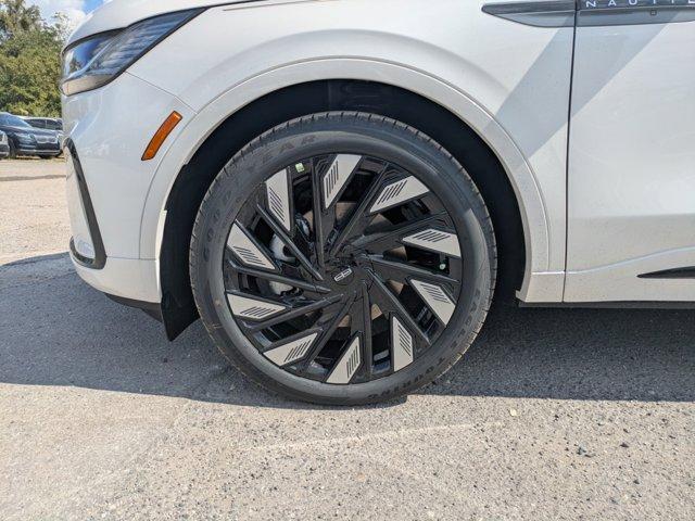 new 2025 Lincoln Nautilus car, priced at $81,395