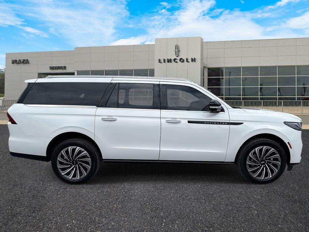 new 2025 Lincoln Navigator car, priced at $123,185