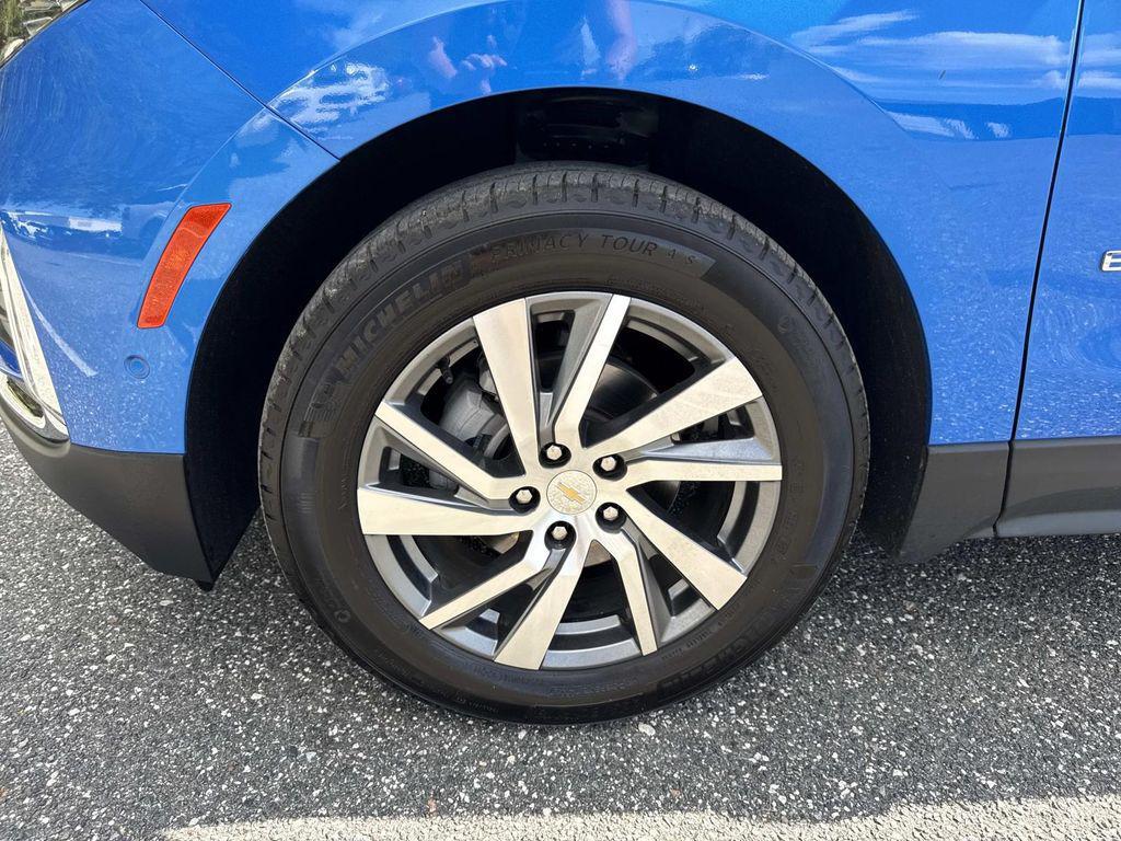 used 2024 Chevrolet Equinox car, priced at $26,900