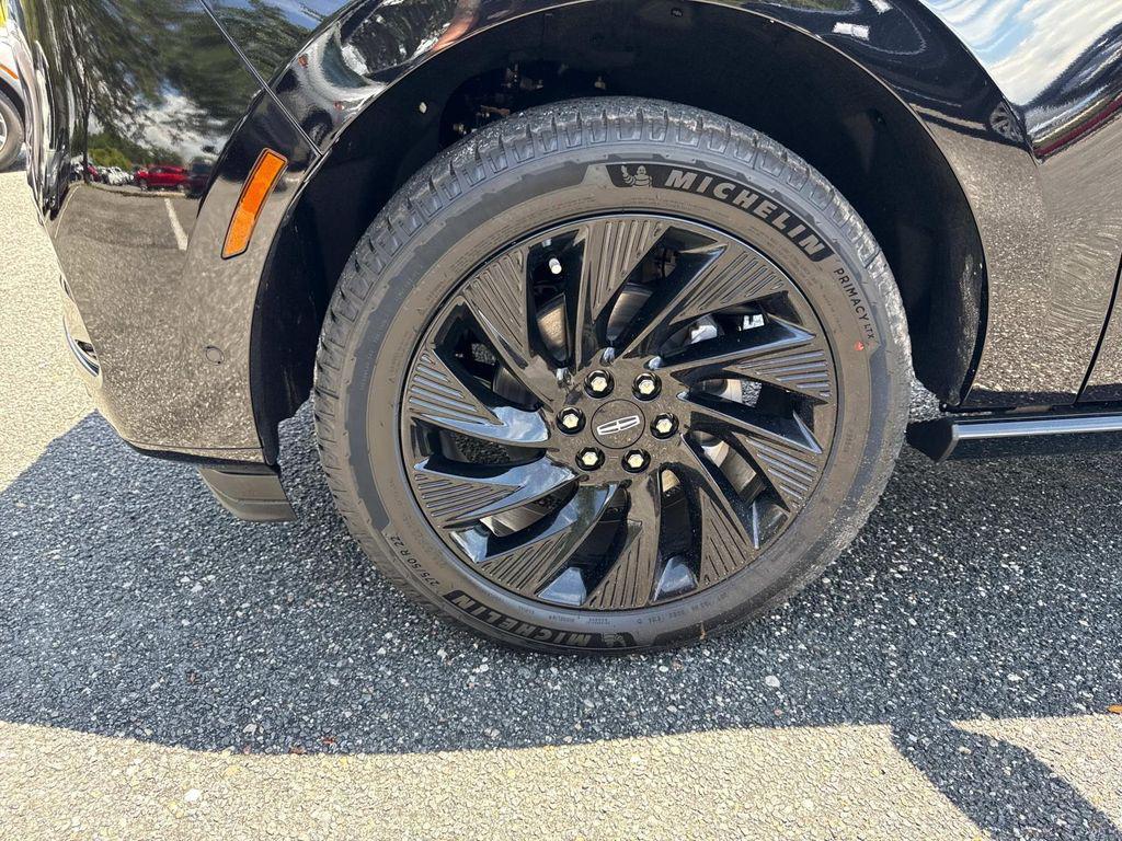 new 2025 Lincoln Navigator car, priced at $112,365