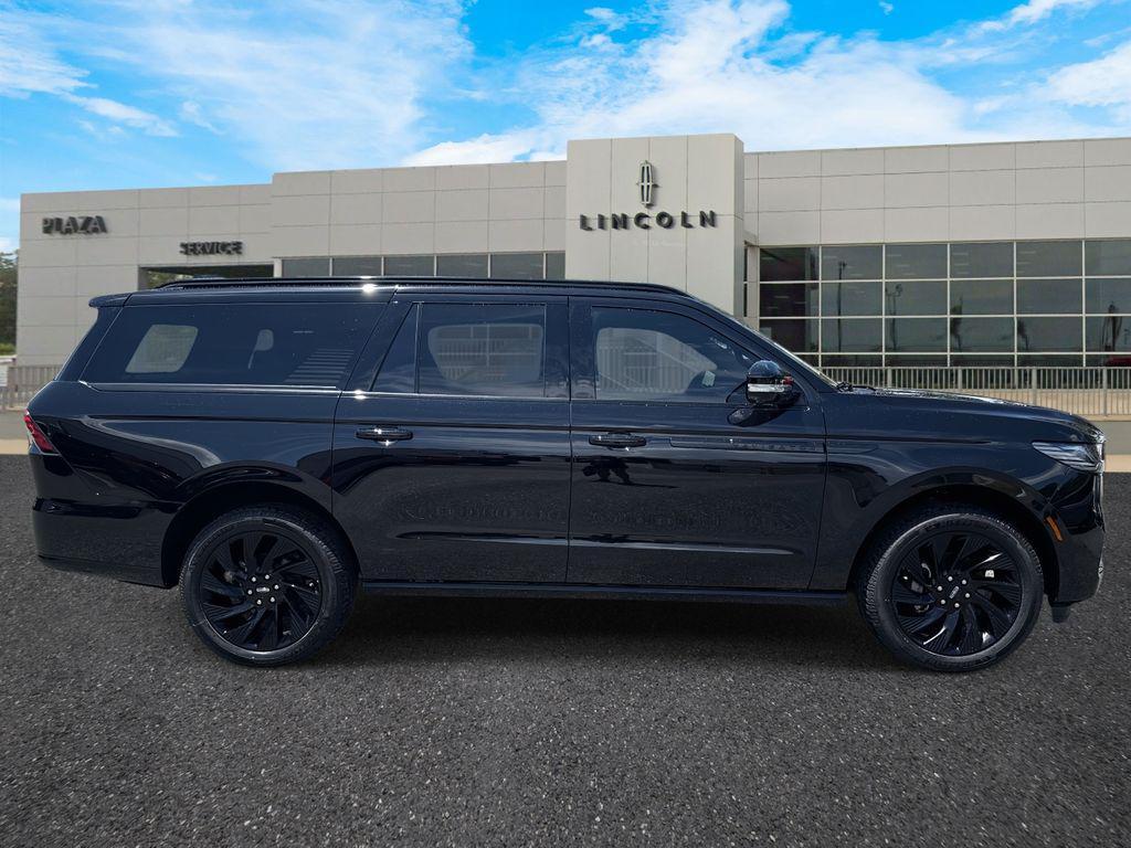 new 2025 Lincoln Navigator car, priced at $112,365