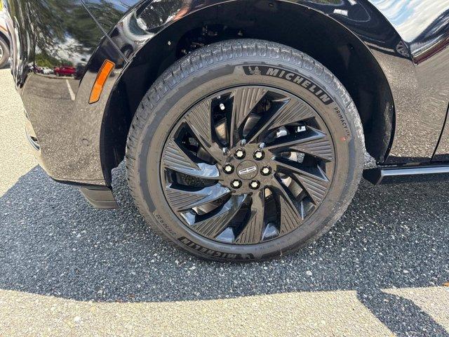 new 2025 Lincoln Navigator car, priced at $112,365