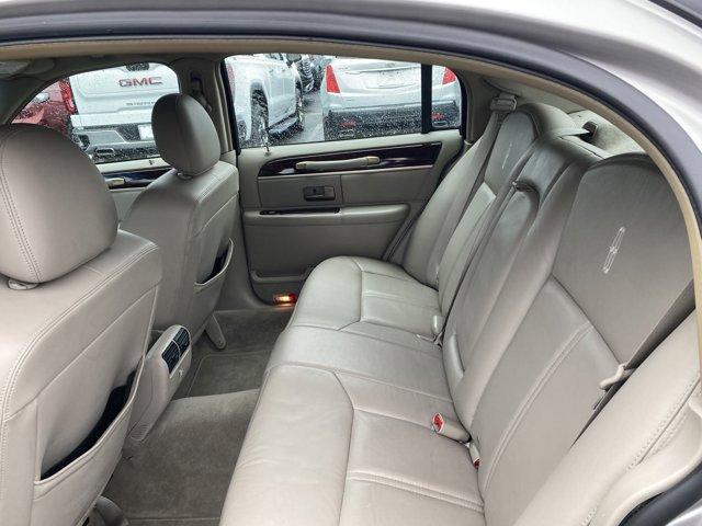 used 2010 Lincoln Town Car car, priced at $10,900