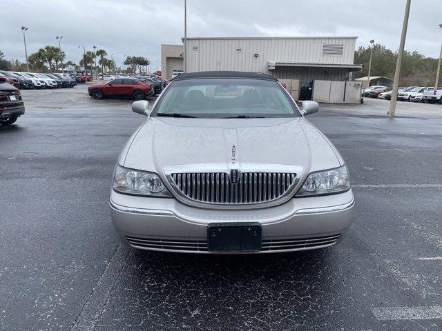 used 2010 Lincoln Town Car car, priced at $10,900