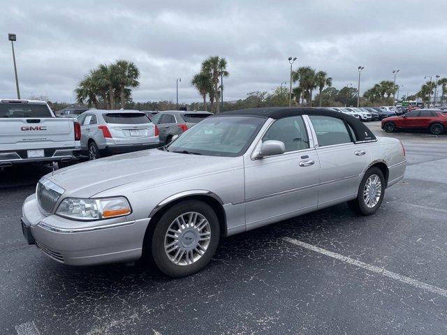 used 2010 Lincoln Town Car car, priced at $10,900