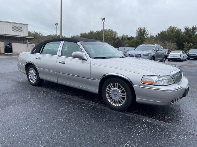 used 2010 Lincoln Town Car car, priced at $10,900