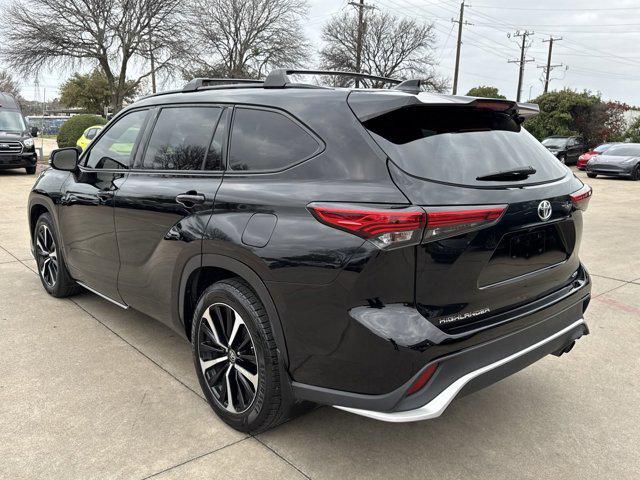 used 2021 Toyota Highlander car, priced at $29,999