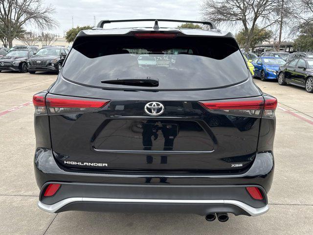 used 2021 Toyota Highlander car, priced at $29,999