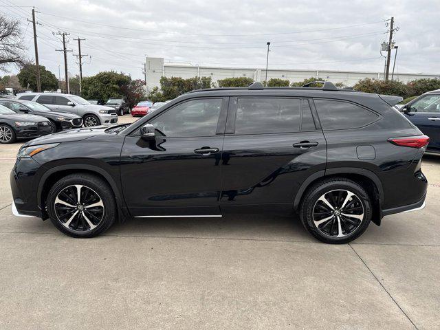 used 2021 Toyota Highlander car, priced at $29,999