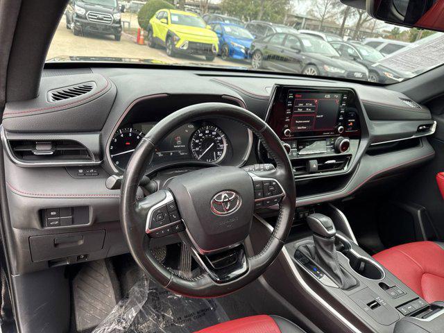 used 2021 Toyota Highlander car, priced at $29,999