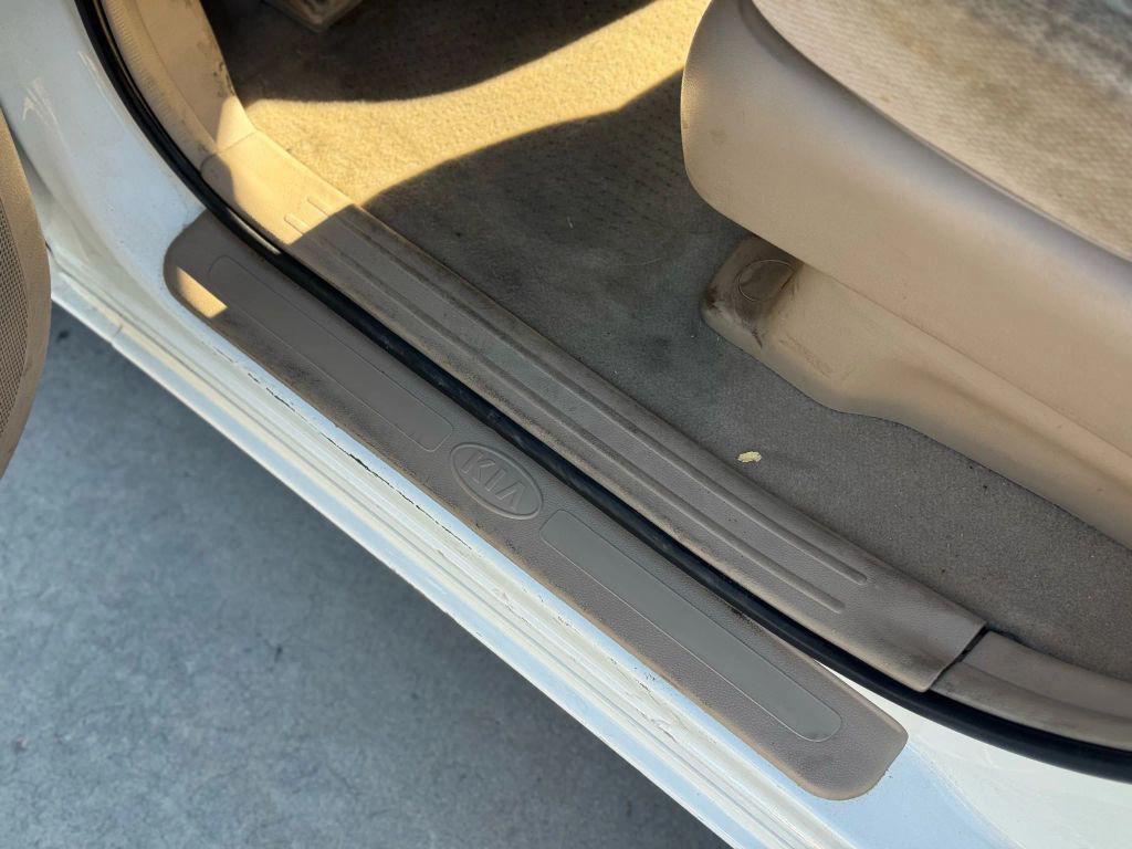 used 2007 Kia Sedona car, priced at $9,995