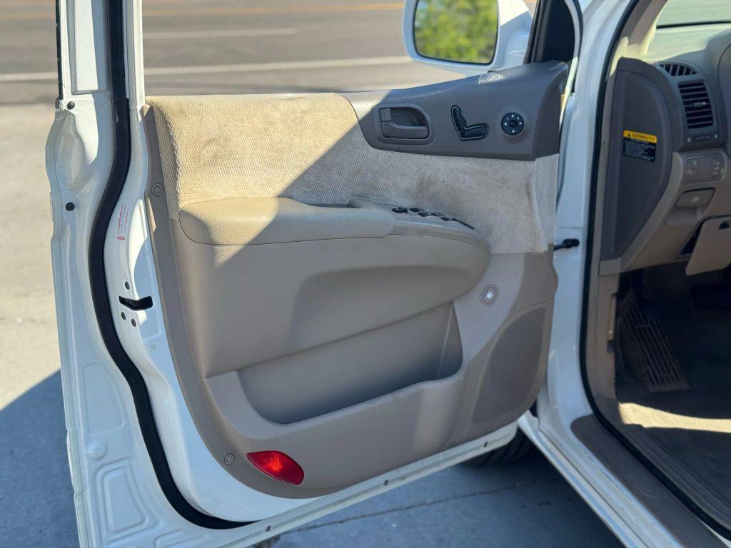 used 2007 Kia Sedona car, priced at $9,995