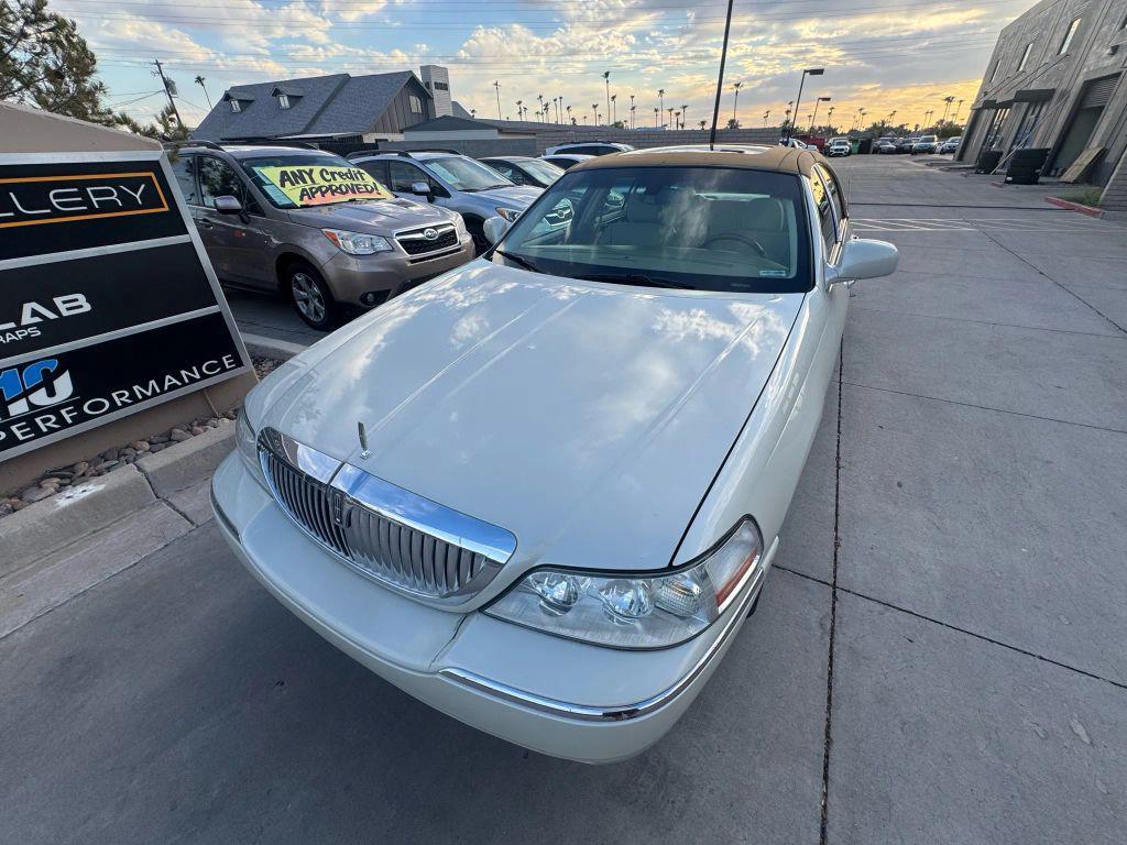 used 2006 Lincoln Town Car car, priced at $7,995
