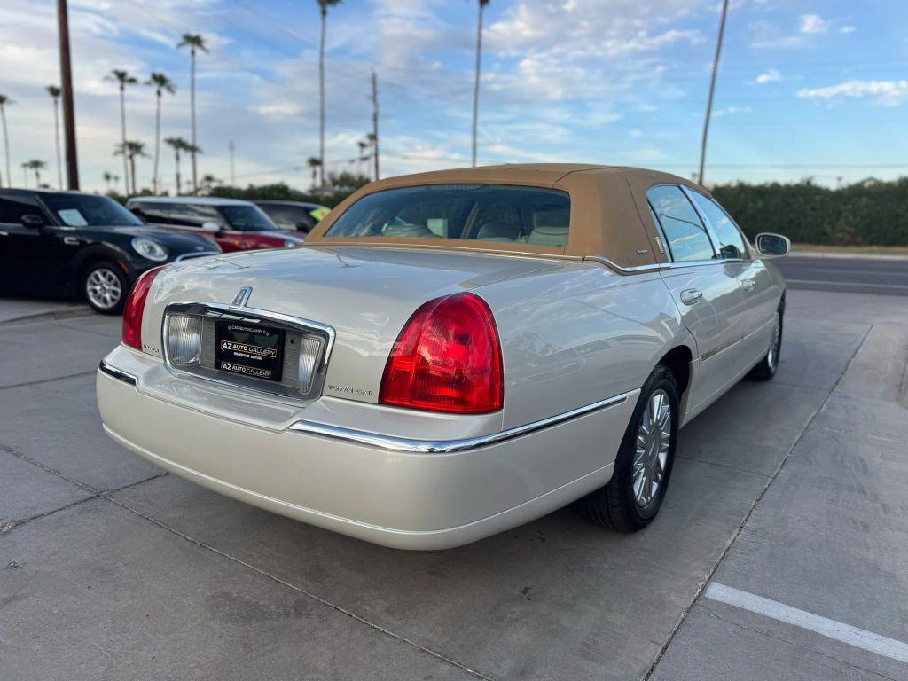 used 2006 Lincoln Town Car car, priced at $7,995
