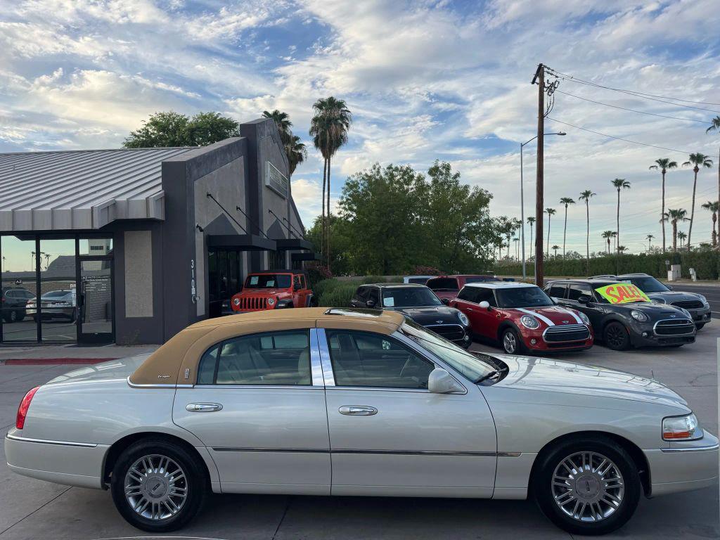 used 2006 Lincoln Town Car car, priced at $7,995