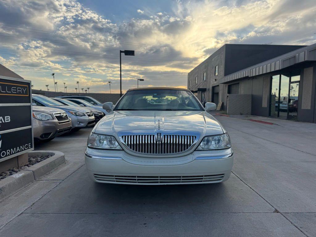 used 2006 Lincoln Town Car car, priced at $7,995