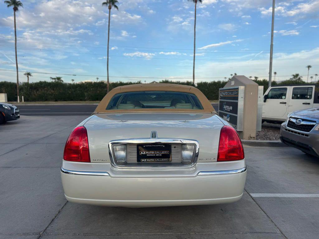 used 2006 Lincoln Town Car car, priced at $7,995
