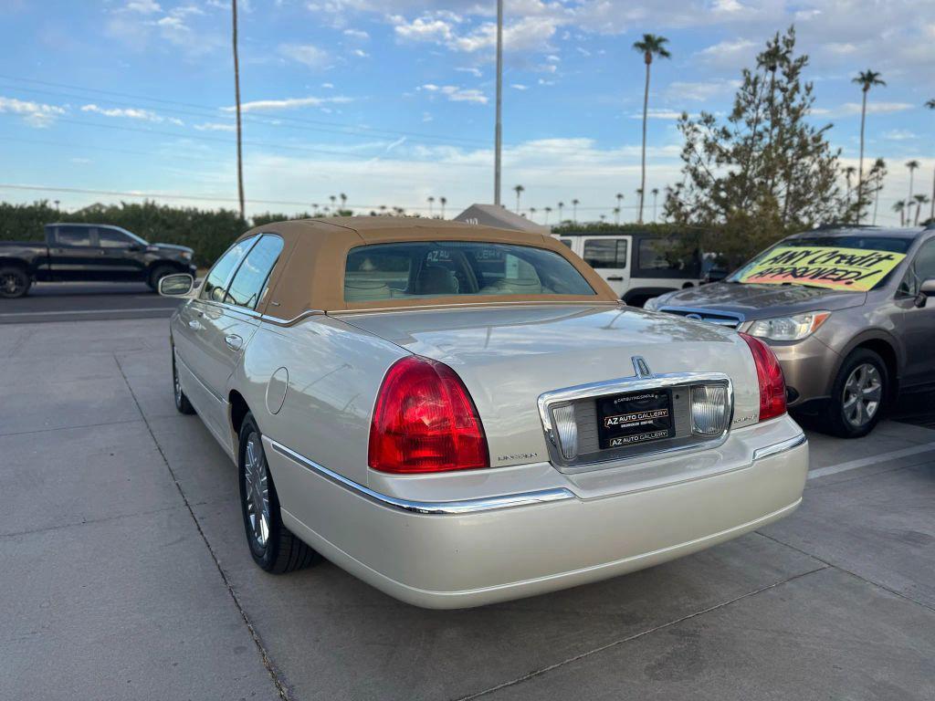used 2006 Lincoln Town Car car, priced at $7,995