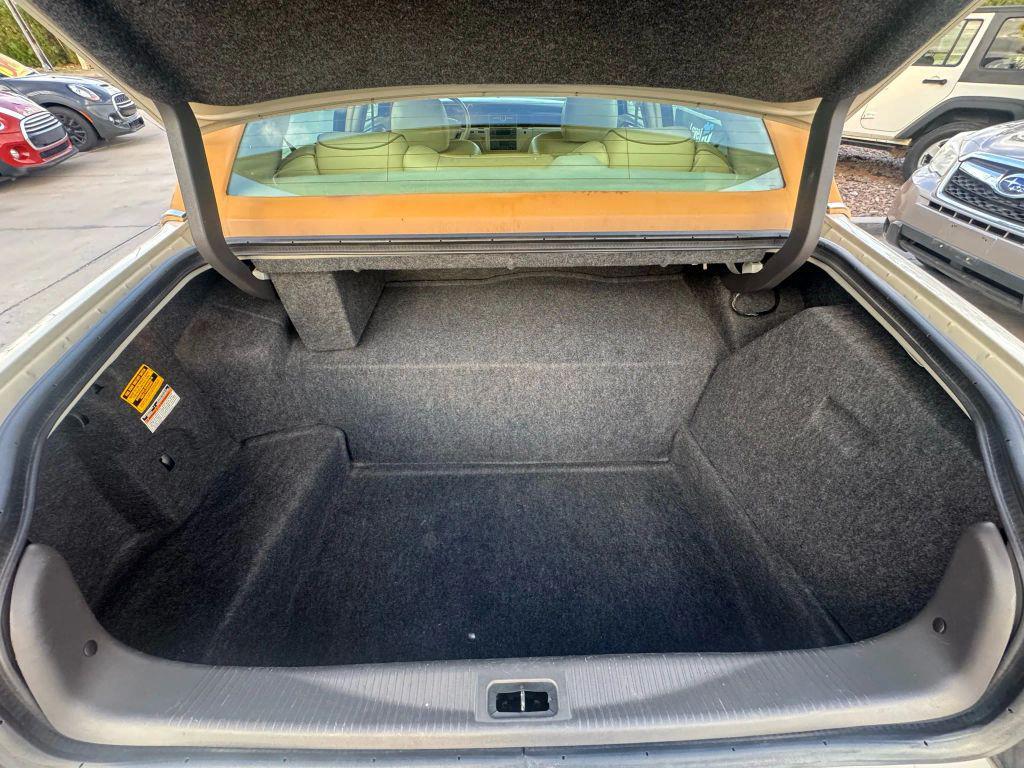 used 2006 Lincoln Town Car car, priced at $7,995