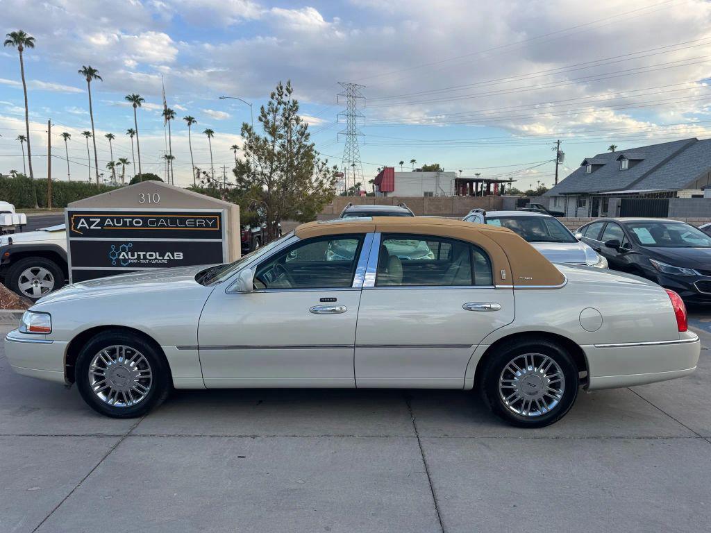 used 2006 Lincoln Town Car car, priced at $7,995