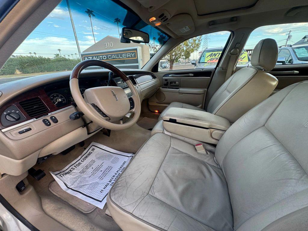 used 2006 Lincoln Town Car car, priced at $7,995