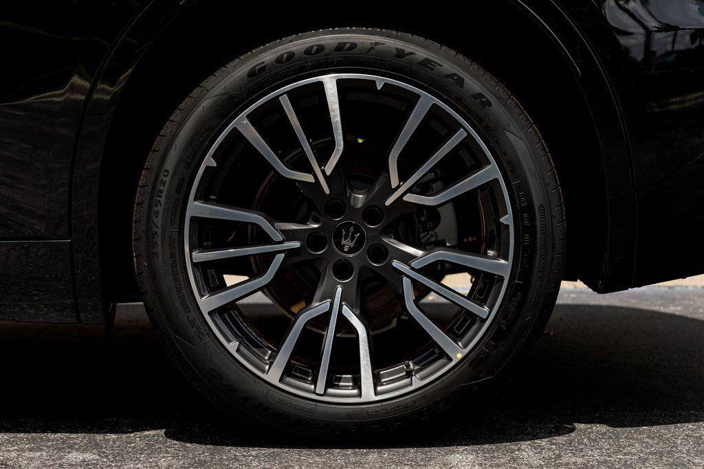 new 2025 Maserati Grecale car, priced at $77,900