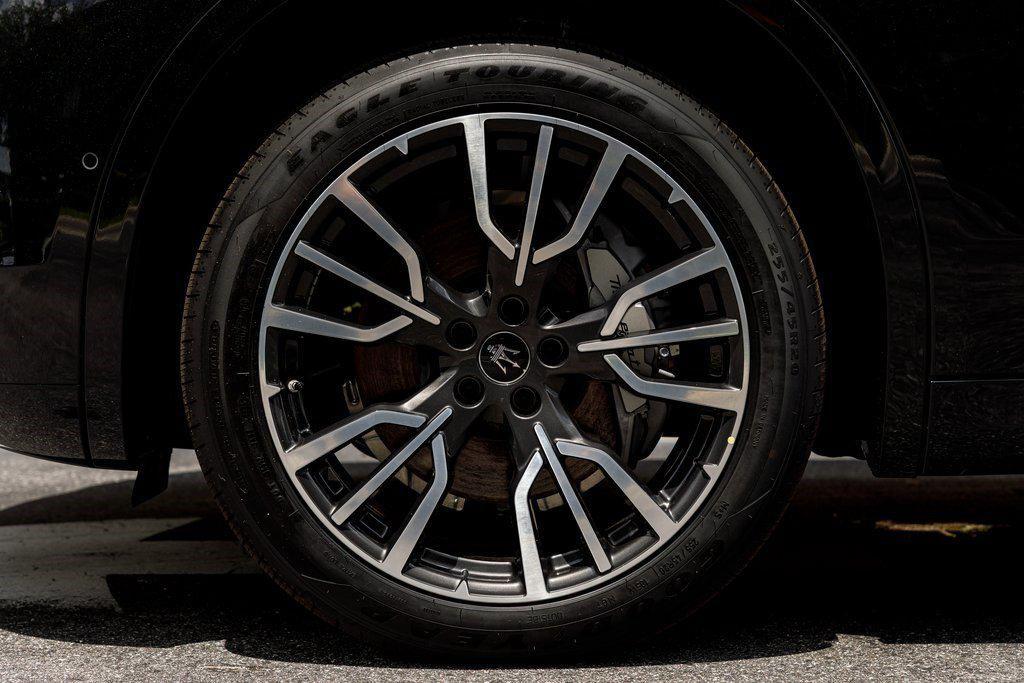 new 2025 Maserati Grecale car, priced at $77,900
