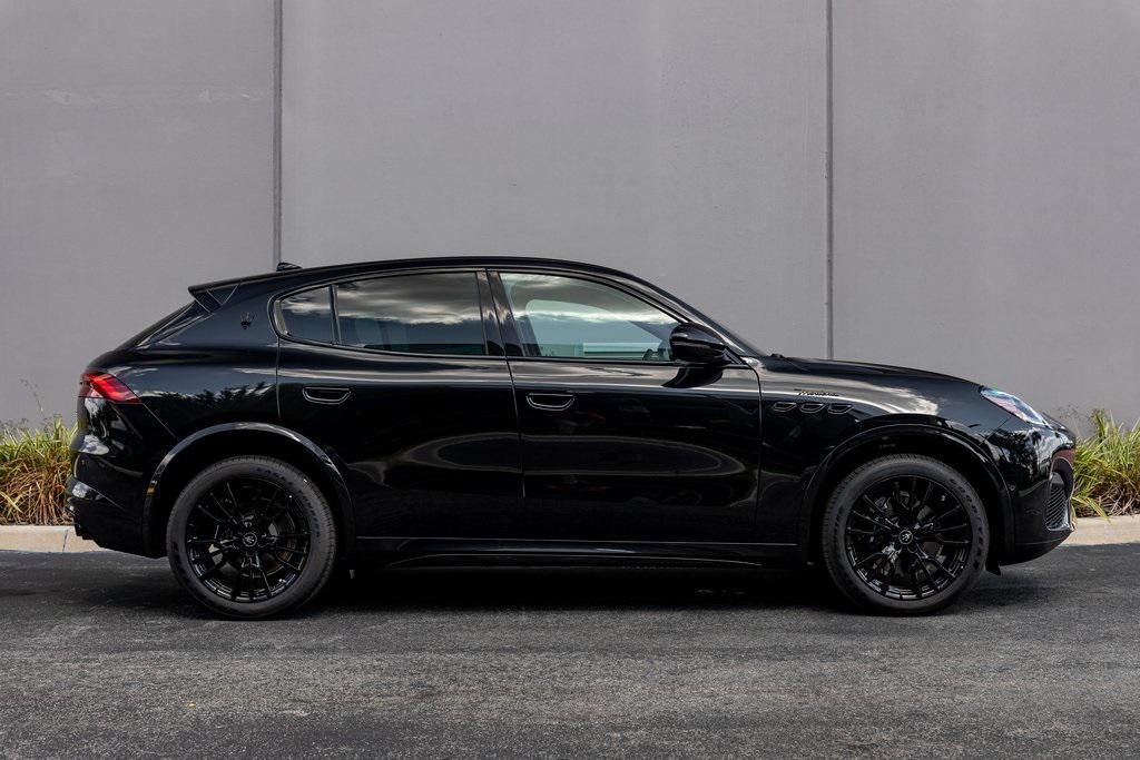 new 2025 Maserati Grecale car, priced at $78,425