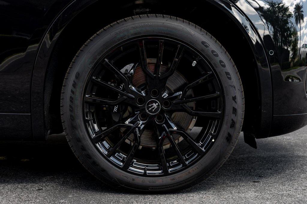 new 2025 Maserati Grecale car, priced at $78,425