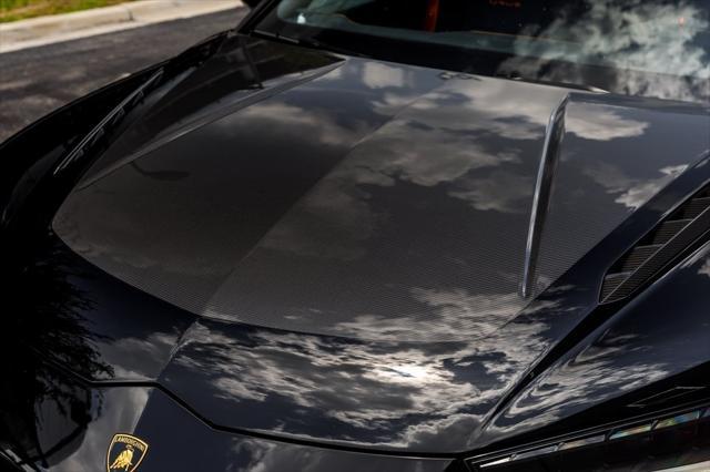 used 2024 Lamborghini Urus car, priced at $339,895