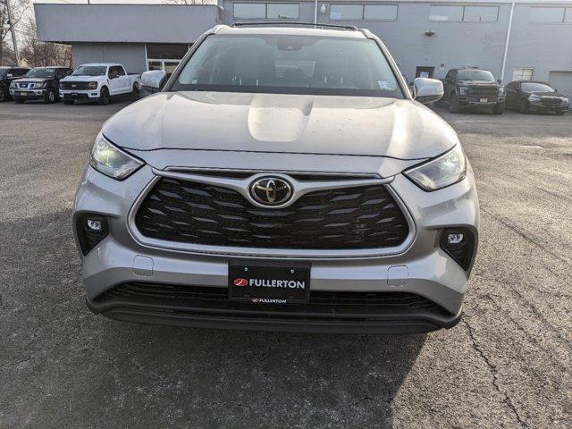 used 2022 Toyota Highlander car, priced at $32,500