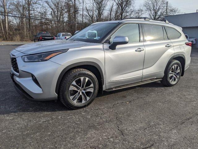 used 2022 Toyota Highlander car, priced at $32,500