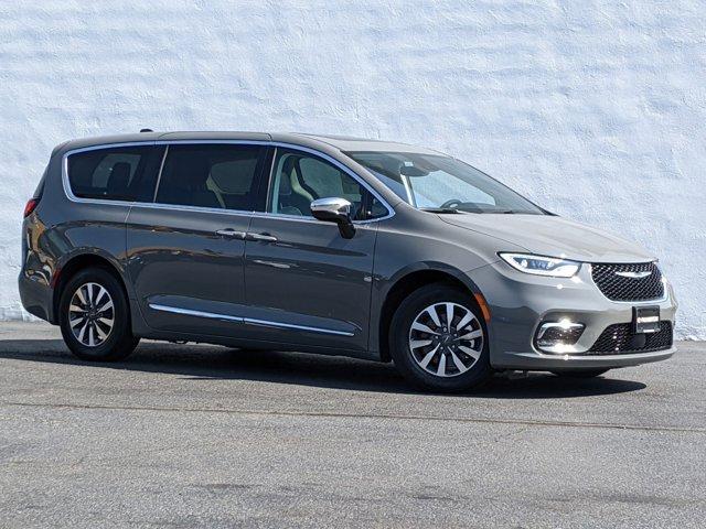 used 2023 Chrysler Pacifica Hybrid car, priced at $46,000