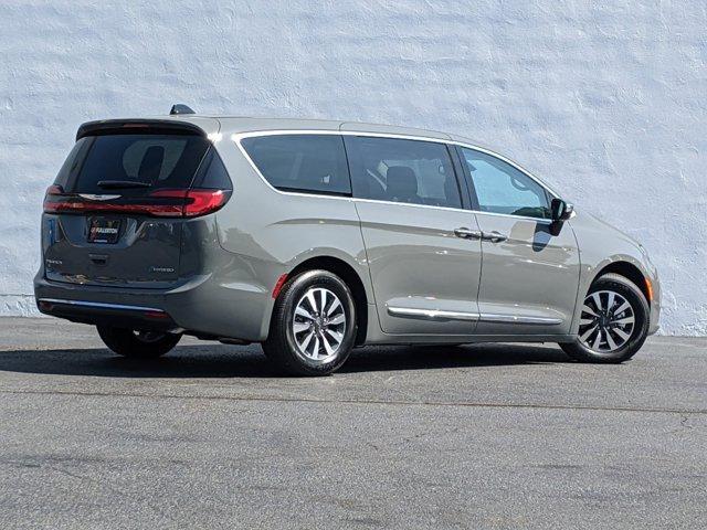 used 2023 Chrysler Pacifica Hybrid car, priced at $46,000