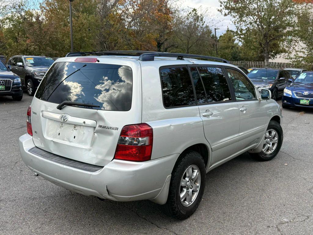 used 2004 Toyota Highlander car, priced at $2,895