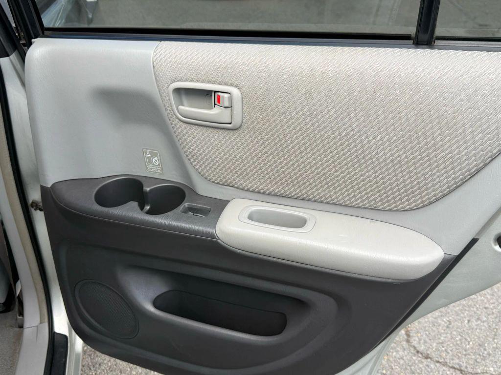 used 2004 Toyota Highlander car, priced at $2,895