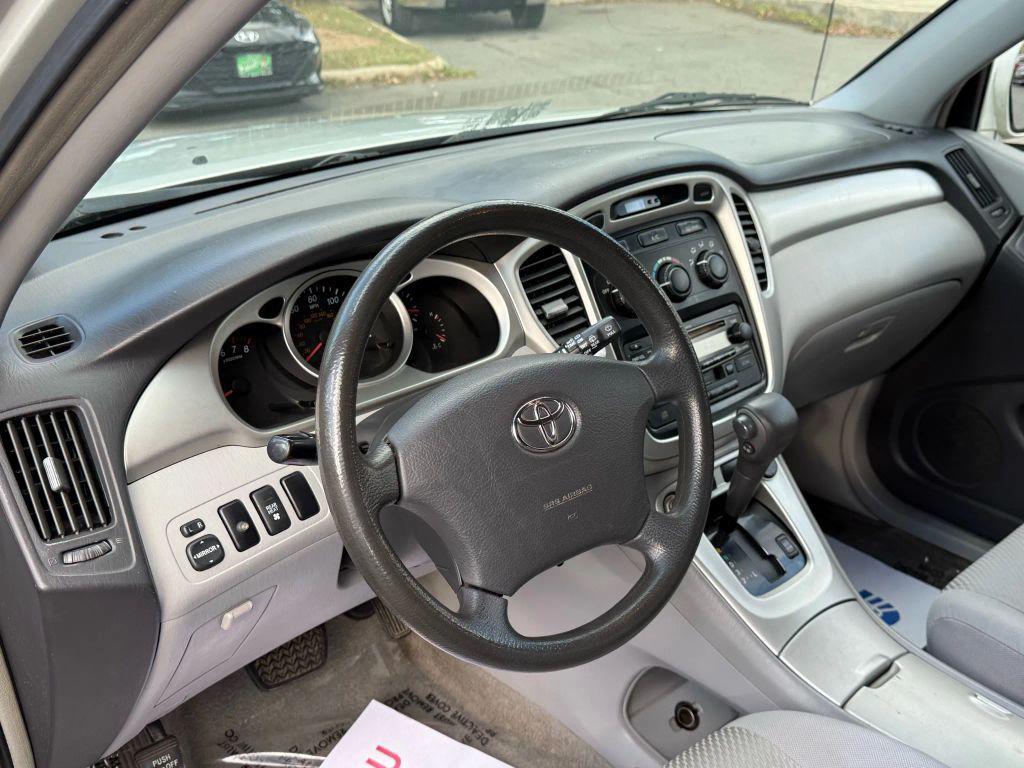 used 2004 Toyota Highlander car, priced at $2,895