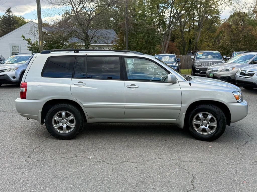 used 2004 Toyota Highlander car, priced at $2,895