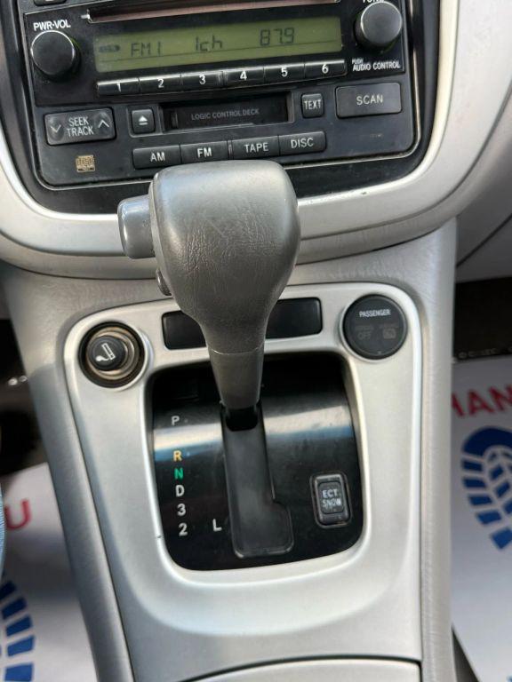 used 2004 Toyota Highlander car, priced at $2,895