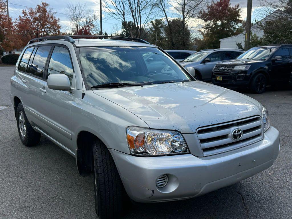 used 2004 Toyota Highlander car, priced at $2,895