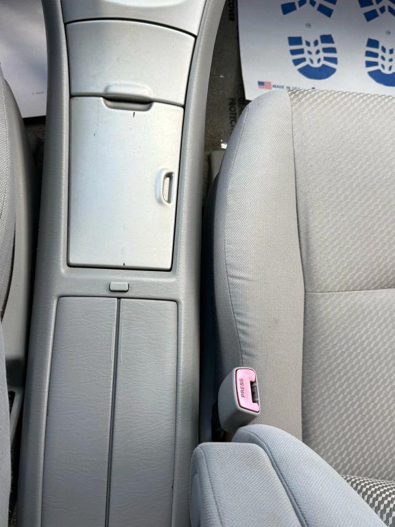 used 2004 Toyota Highlander car, priced at $2,895