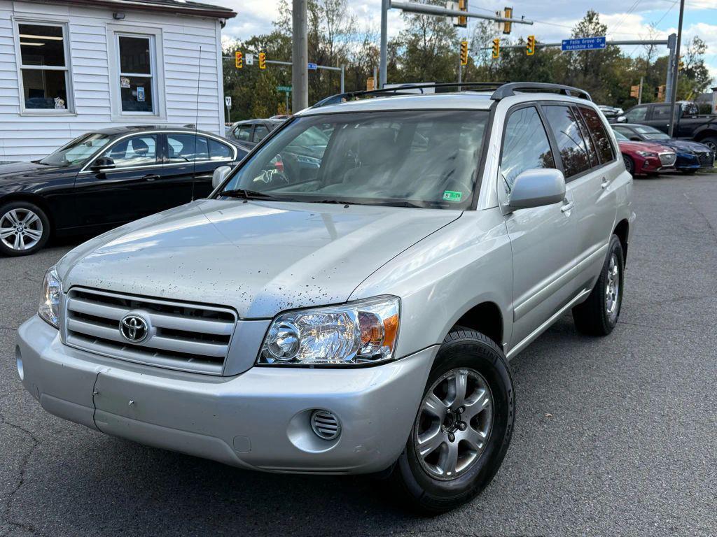 used 2004 Toyota Highlander car, priced at $2,895