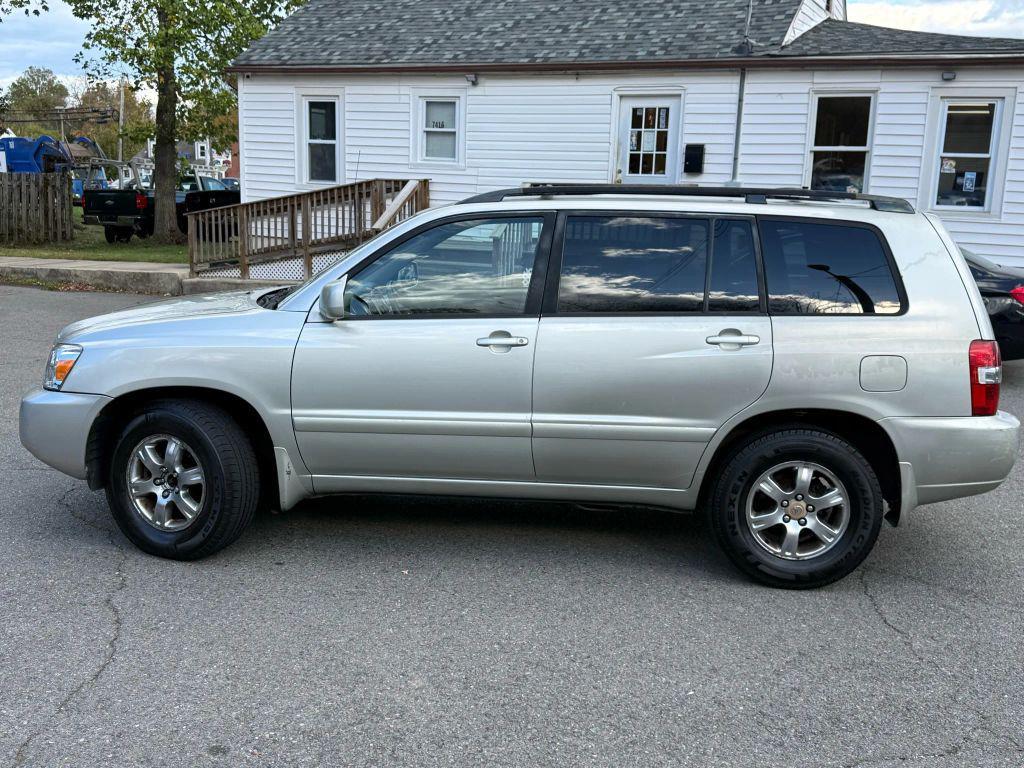 used 2004 Toyota Highlander car, priced at $2,895