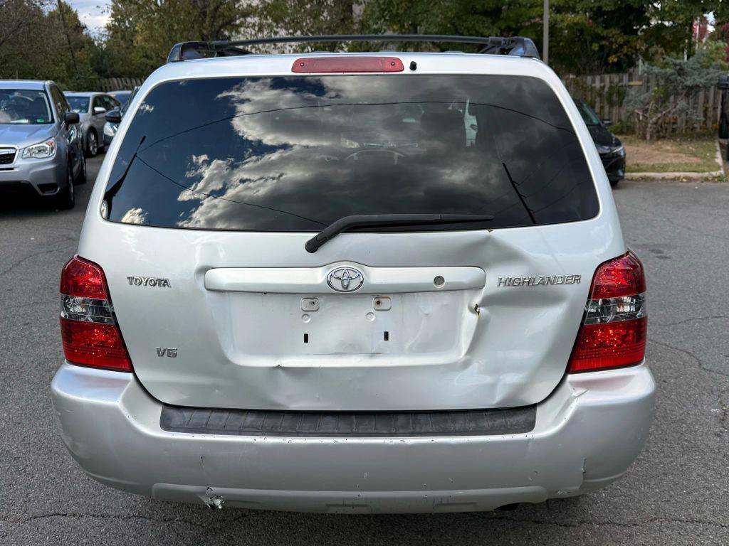 used 2004 Toyota Highlander car, priced at $2,895